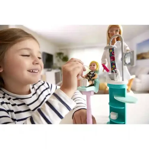 Mattel Barbie fogorvos baba kisgyerekkel