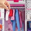 Mattel Barbie hordozható öltözőszoba ruhákkal és babával