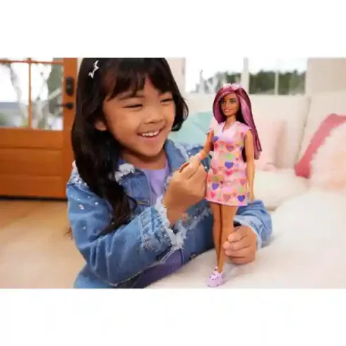 Mattel Barbie baba szívmintás pulóver ruhában