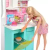 Mattel Barbie Celebration Fun cukrászda babákkal, konyha