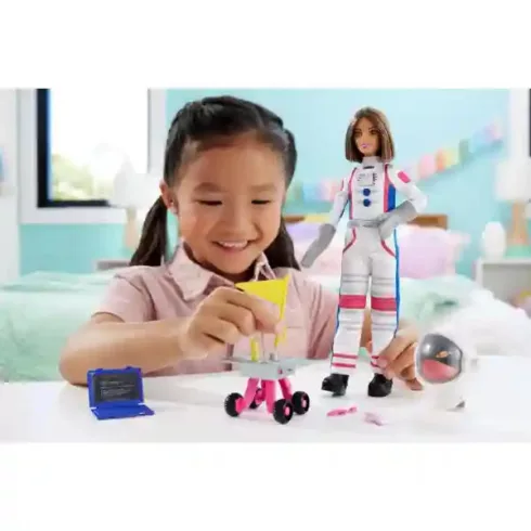 Mattel Barbie űrhajós baba kiegészítőkkel