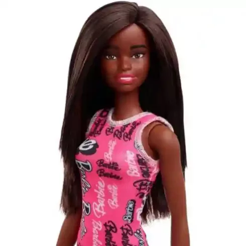 Mattel Barbie baba "Barbie" feliratos ruhában fekete hajjal