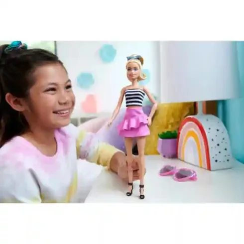 Mattel Barbie baba fekete-fehér felsőben