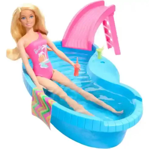 Mattel Barbie baba csúszdás medencével