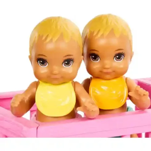 Mattel Barbie Skipper bébiszitter baba kisbabákkal, kisággyal, hintával és libikókával