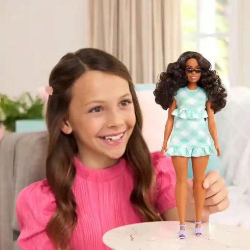 Mattel Barbie Fashionistas baba zöld ruhában