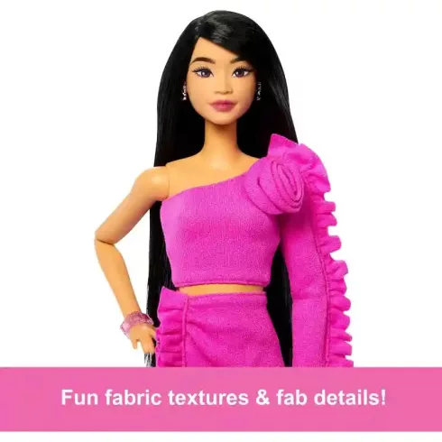 Mattel Barbie Deluxe Style baba rózsaszín ruhában lábprotézissel