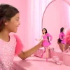 Mattel Barbie Deluxe Style baba rózsaszín ruhában lábprotézissel