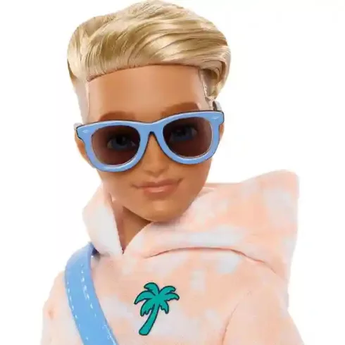 Mattel Barbie Dream Besties Ken hajlékony fiú divatbaba kiegészítőkkel