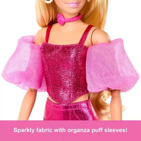 Mattel Barbie Deluxe Style baba pink fényes ruhában