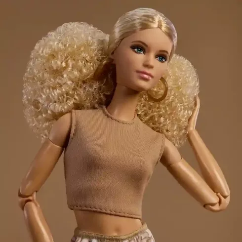 Mattel Barbie Basics Signature Model Collector divatbaba 07 arany mintás fehér nadrágban