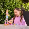 Mattel Barbie baba és kiskutyája görkorcsolyás kalandja