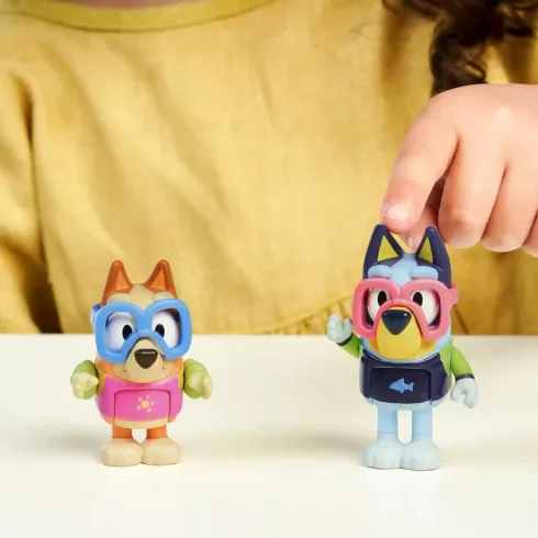 Bluey - Strandolás Bluey és Bingo figurákkal