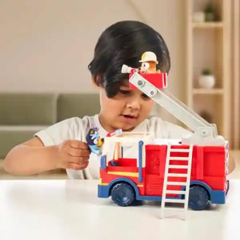 Bluey - Tűzoltóautó Bluey és Bingo figurákkal