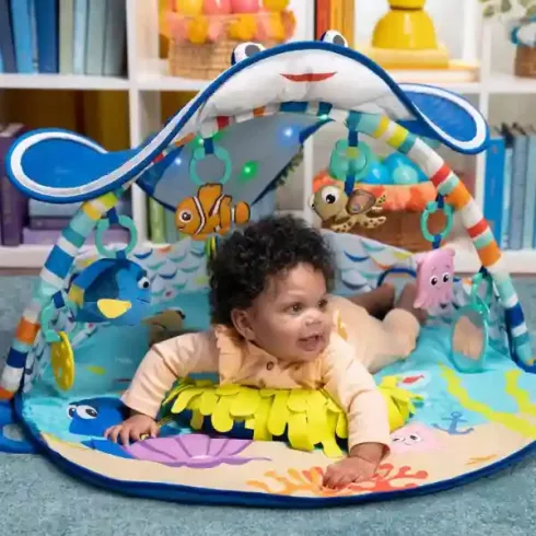 Bright Starts Disney Némó nyomában interaktív játszószőnyeg babáknak