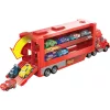 Mattel Disney Verdák: Mack autószállító kamion Villám McQueen kisautóval