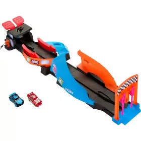   Mattel Disney Verdák: "Világító" versenypálya kisautókkal