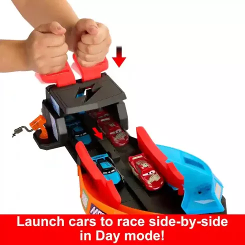 Mattel Disney Verdák: "Világító" versenypálya kisautókkal