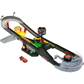   Mattel Disney Verdák: Szelep Kupa versenypálya Villám McQueen kisautóval