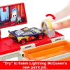 Mattel Disney Verdák: Átalakuló festőműhely színváltós Villám McQueen kisautóval és Mack kamionnal