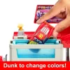Mattel Disney Verdák: Átalakuló festőműhely színváltós Villám McQueen kisautóval és Mack kamionnal