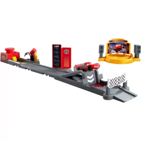 Mattel Disney Verdák: Kaszkadőr- és ugratópálya Villám McQueen kisautóval