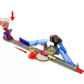   Mattel Disney Verdák: Szelep Kupa kaszkadőr versenypálya Villám McQueen kisautóval
