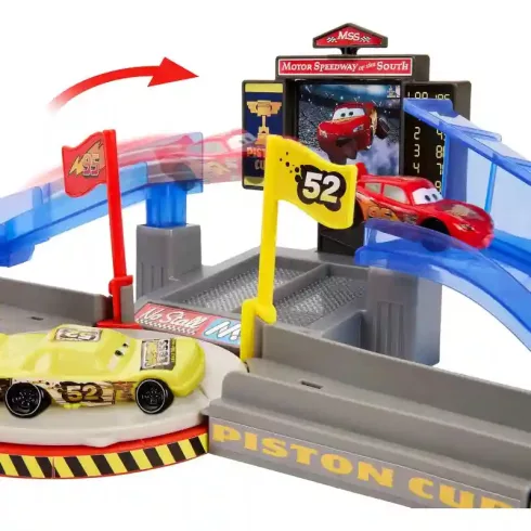 Mattel Disney Verdák: Szelep Kupa kaszkadőr versenypálya Villám McQueen kisautóval