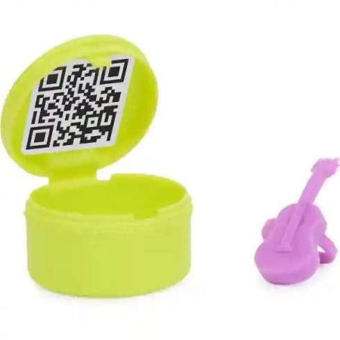 Gabi babaháza: Gabi karaoke party DJ Cicafa figurával