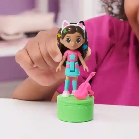 Gabi babaháza: Figuraszett