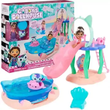   Gabi babaháza: Medencés parti Gabi és Szirénke figurákkal, Gabby's Dollhouse