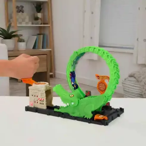 Mattel Hot Wheels aligátortámadás hurokpálya kisautóval, krokodil támadás, pizzéria