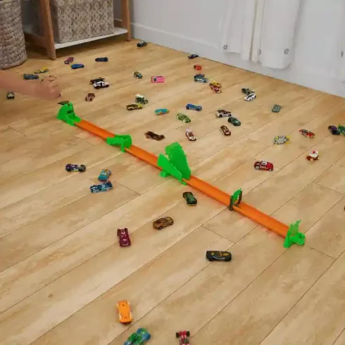 Mattel Hot Wheels 2 az 1-ben átalakítható ugratós versenypálya dobozban