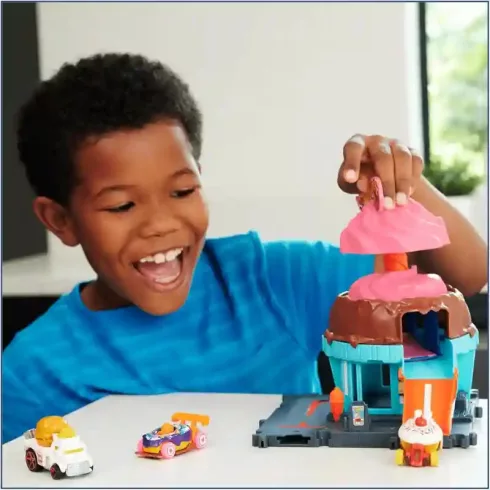 Mattel Hot Wheels városi fagyizó játékszett kisautóval