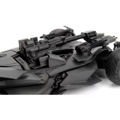Jada Toys - Az Igazság Ligája Batmobile fém játékautó 22cm Batman figurával (253215000)