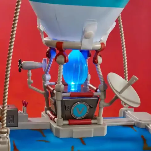Jazwares Fortnite interaktív Battle Bus Jonesy figurával