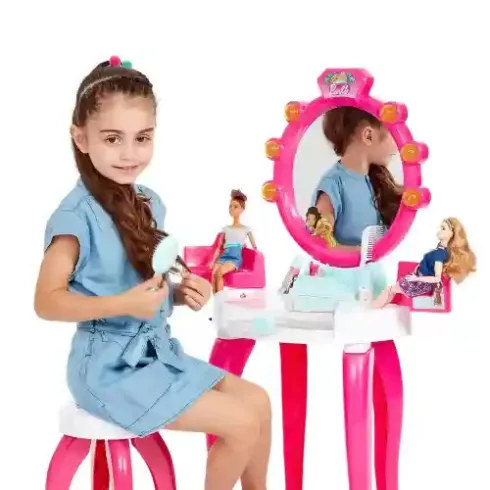 Klein Barbie pipereasztal székkel és játék hajszárítóval