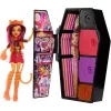 Mattel Monster High Skulltimate Secrets Neon Frights - Toralei baba koporsóval