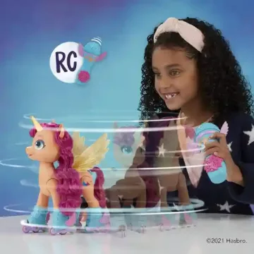   Hasbro Én kicsi pónim - Interaktív távirányítós RC görkoris Sunny Starscout póni, My Little Pony