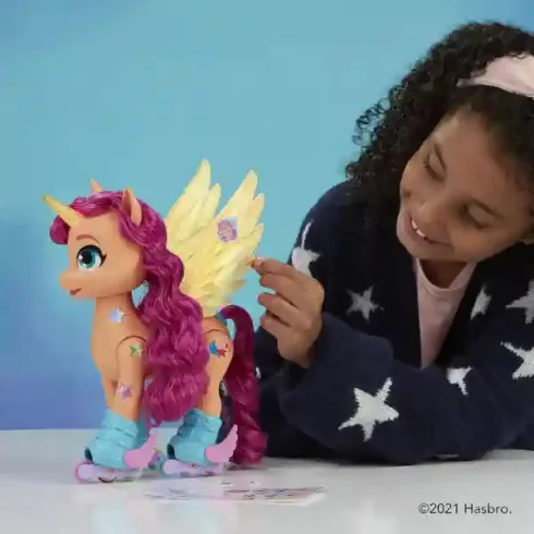 Hasbro Én kicsi pónim - Interaktív távirányítós RC görkoris Sunny Starscout póni, My Little Pony