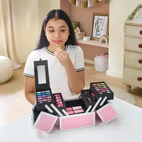 MYA Cosmetics sminkkészlet hordozható kofferben