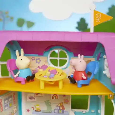 Hasbro Peppa Pig - Peppa malac interaktív klubháza figurákkal