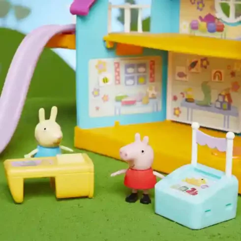 Hasbro Peppa Pig - Peppa malac interaktív klubháza figurákkal