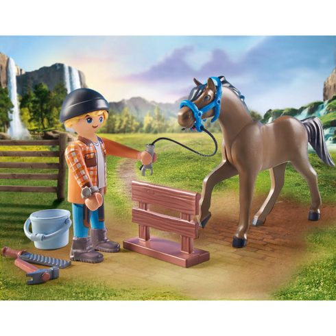 Playmobil 71357 Horses of Waterfall - Achilles és Ben, a patkolókovács