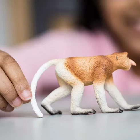 Schleich 14846 Borneói nagyorrú majom