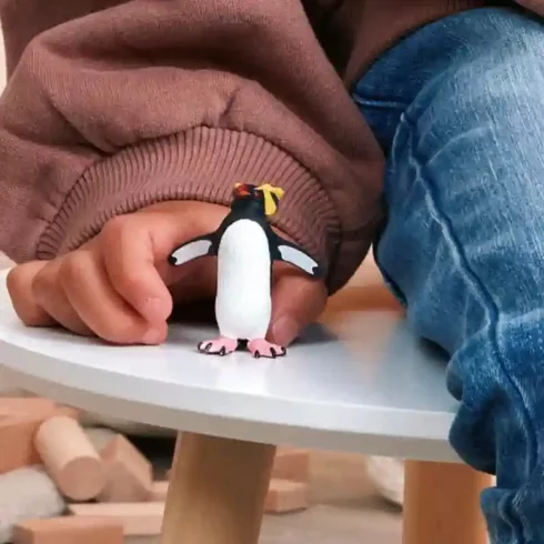 Schleich 14932 Aranytollú (sziklaugró) pingvin