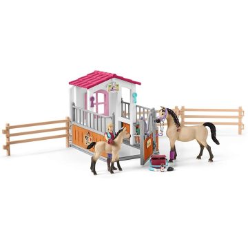   Schleich 42369 Istálló Arab lovakkal és lóápoló lánnyal