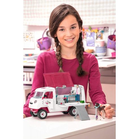 Schleich 42370 Mobil állatkórház hannoveri csikóval