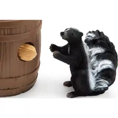 Schleich 42596 Mosómedvék és borz játéka a dióval