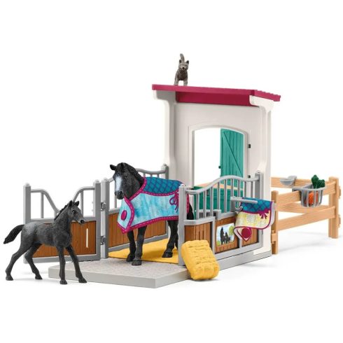 Schleich 42611 Istálló Appaloosa kancával és csikóval